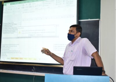 MS excel course for MBA students