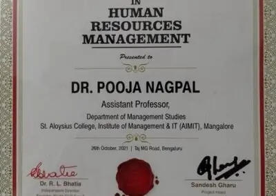 Dr Pooja Nagpal receives best teacher award in HR Management