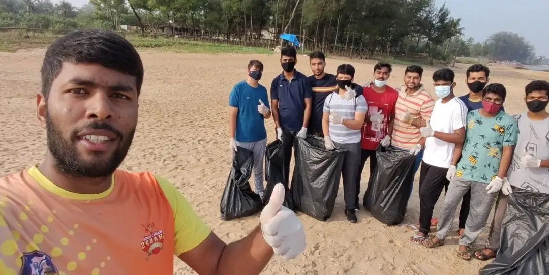 Students Take Part In Beach Cleaning Drive