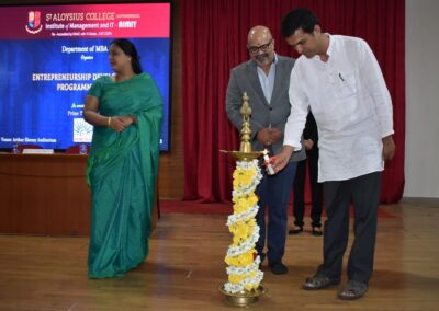 MBA students interact with entrepreneurs at EDP 2022