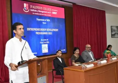 MBA students interact with entrepreneurs at EDP 2022