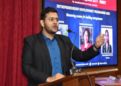 MBA students interact with entrepreneurs at EDP 2022