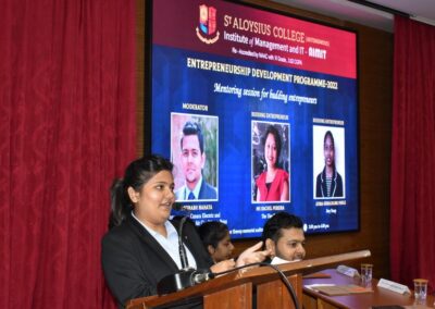 MBA students interact with entrepreneurs at EDP 2022