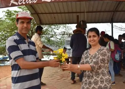 Non-teaching staff go on a day’s picnic