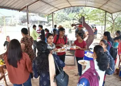 Non-teaching staff go on a day’s picnic