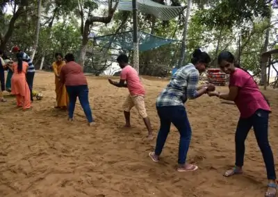 Non-teaching staff go on a day’s picnic