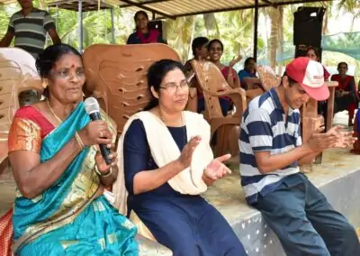 Non-teaching staff go on a day’s picnic