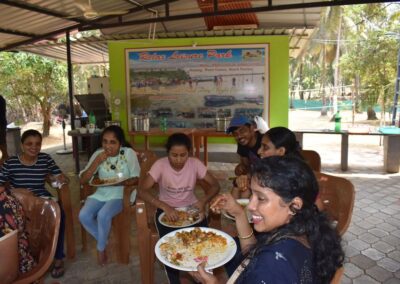 Non-teaching staff go on a day’s picnic