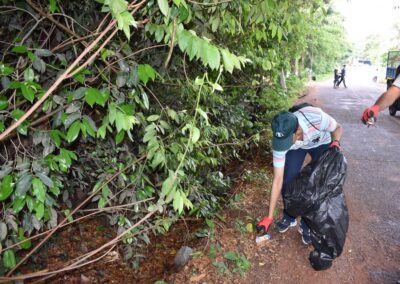 Students take up street cleaning drive