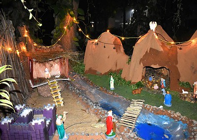 Three cribs at three hostels: Students display creative skills