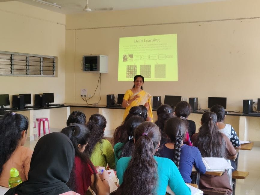 Dr Hemalatha conducts workshop at Govt Women Polytechnic College