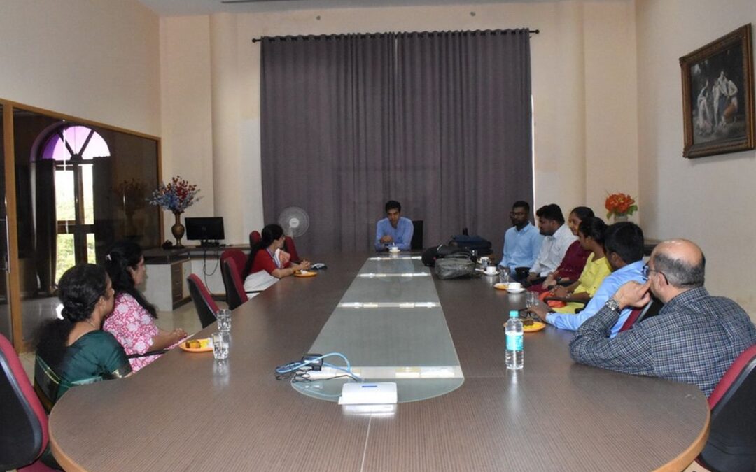 MResult staff interact with IT students