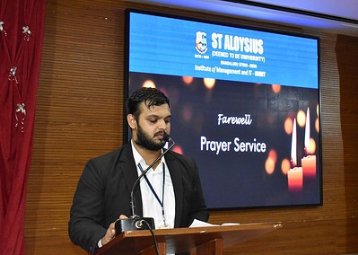 Prayer service held for outgoing MBA students