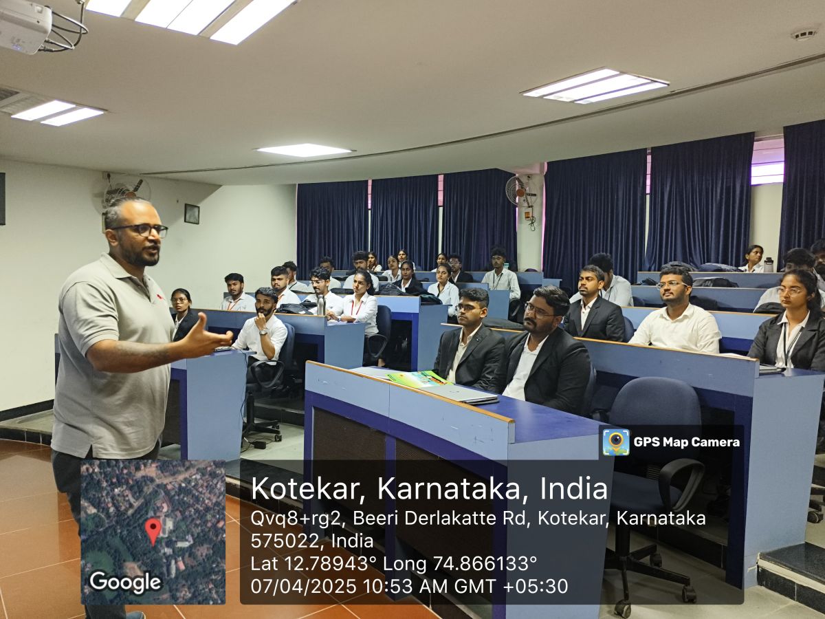 AIMIT Centre Hosts Intensive Digital Marketing Workshop in Collaboration with HiveMinds